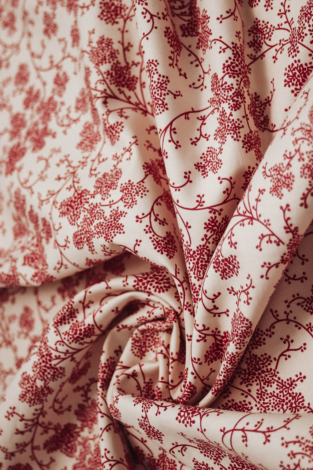 barbara-raggl-zirbenkissen-frida-dunkelrot-creme-IMG_8548-min