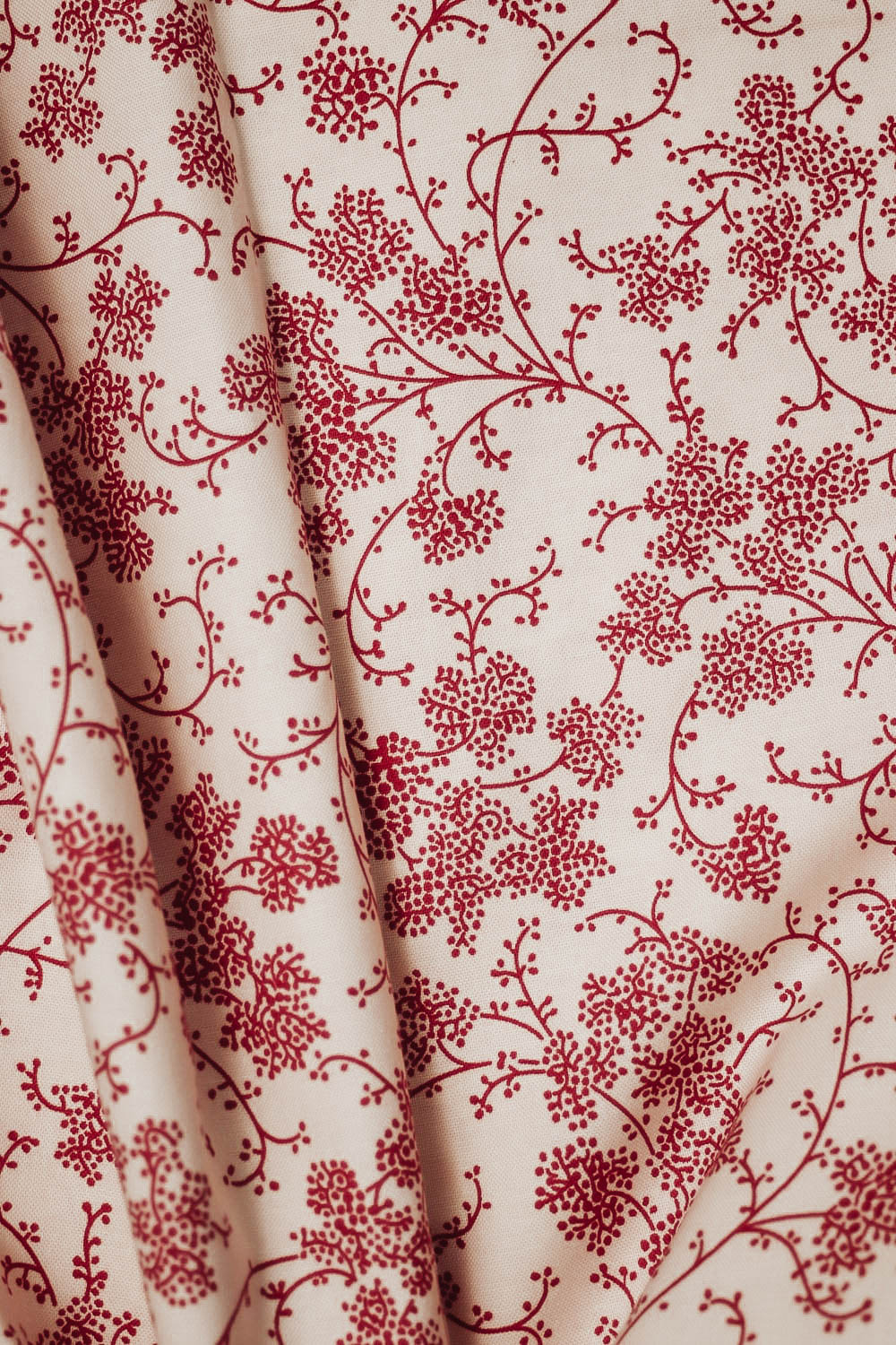 barbara-raggl-zirbenkissen-frida-dunkelrot-creme-IMG_8549-min